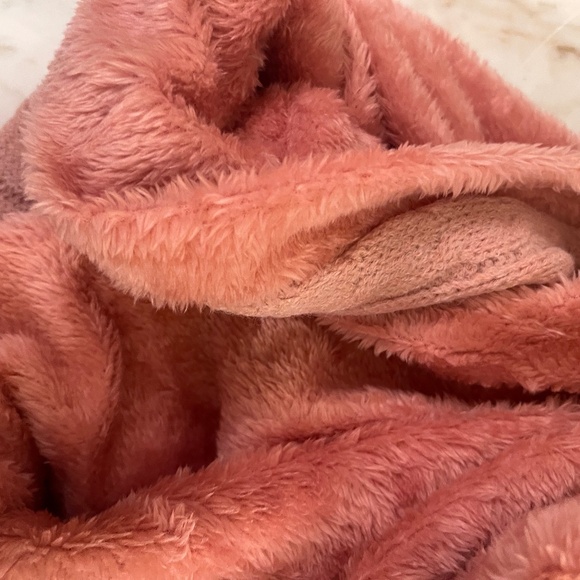 UGG Winter Pink Mauve   Sweater Weather pom pom hat infinity scarf Set. NWT - Picture 5 of 9